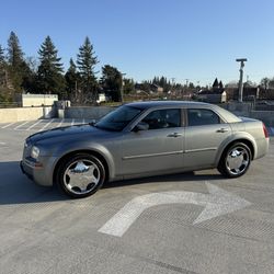 2006 Chrysler 300 Touring 134,929 miles (Excellent condition)