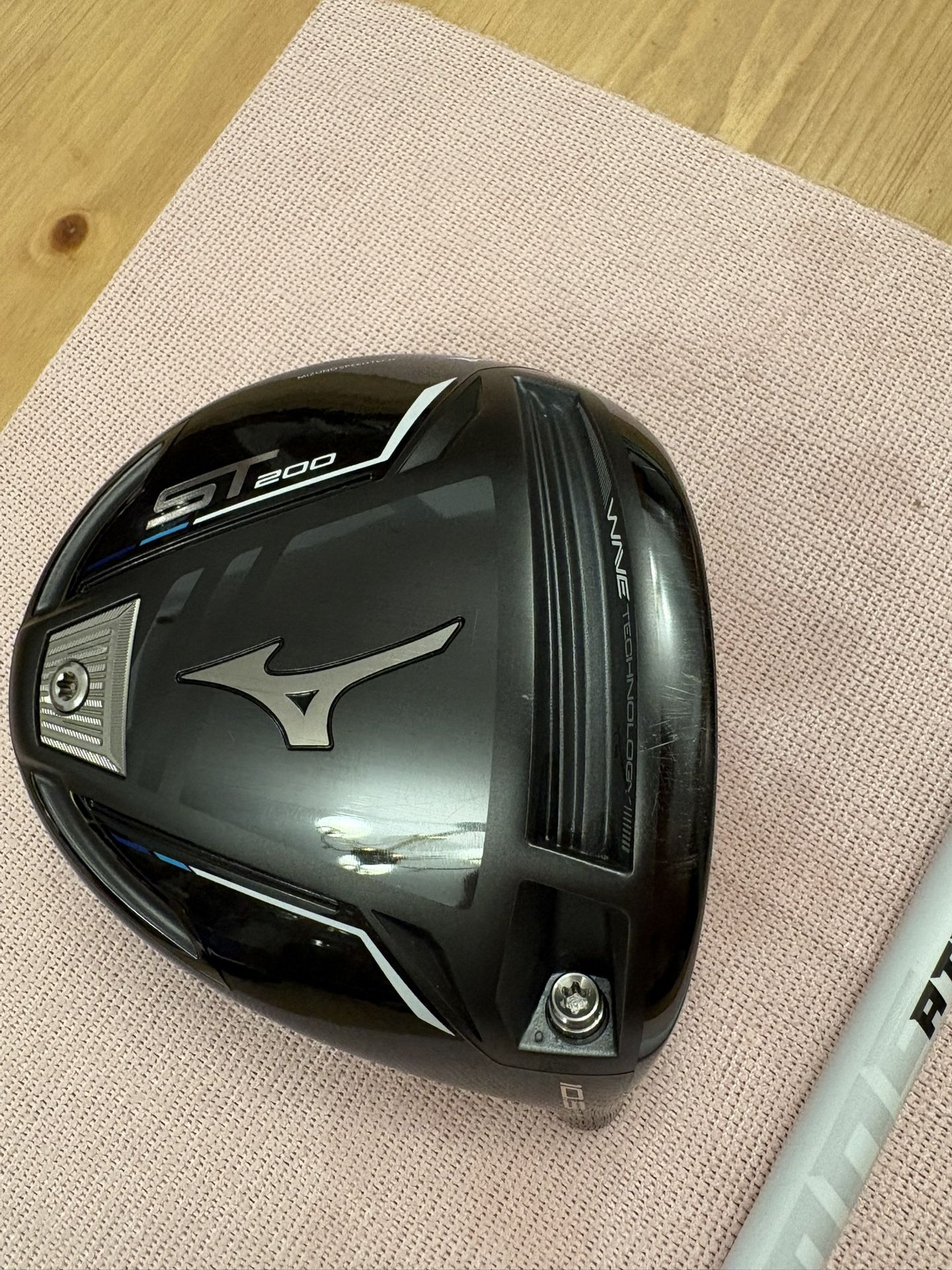 Mizuno ST200 Driver 10.5 + Fujikura Atmos Black 6S Stiff flex + Headcover + Wrench (Neari Mint)