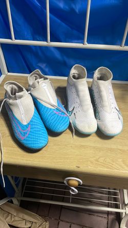 Girls cleats size 6