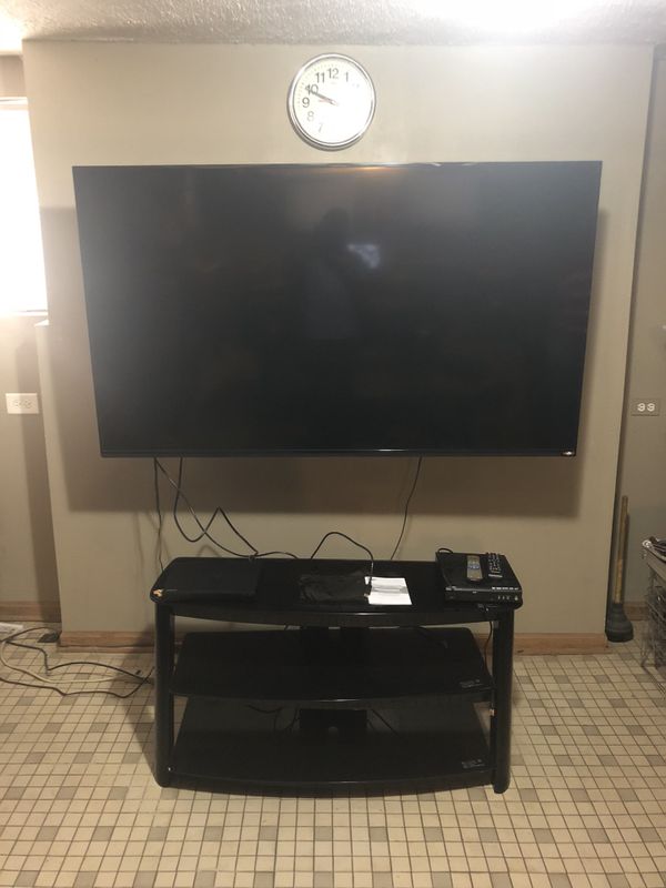 Vizio E70 C3 70 Television With Wall Mount And Tv Stand For In Chicago Il Offerup