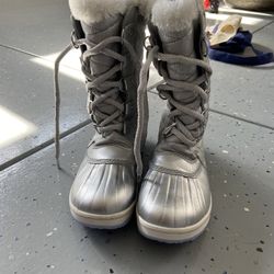 Sorel Disney Frozen Tofino Big Kids snow boots size 6