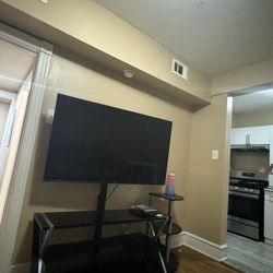 60 Hisense Roku Tv And Glass Stand