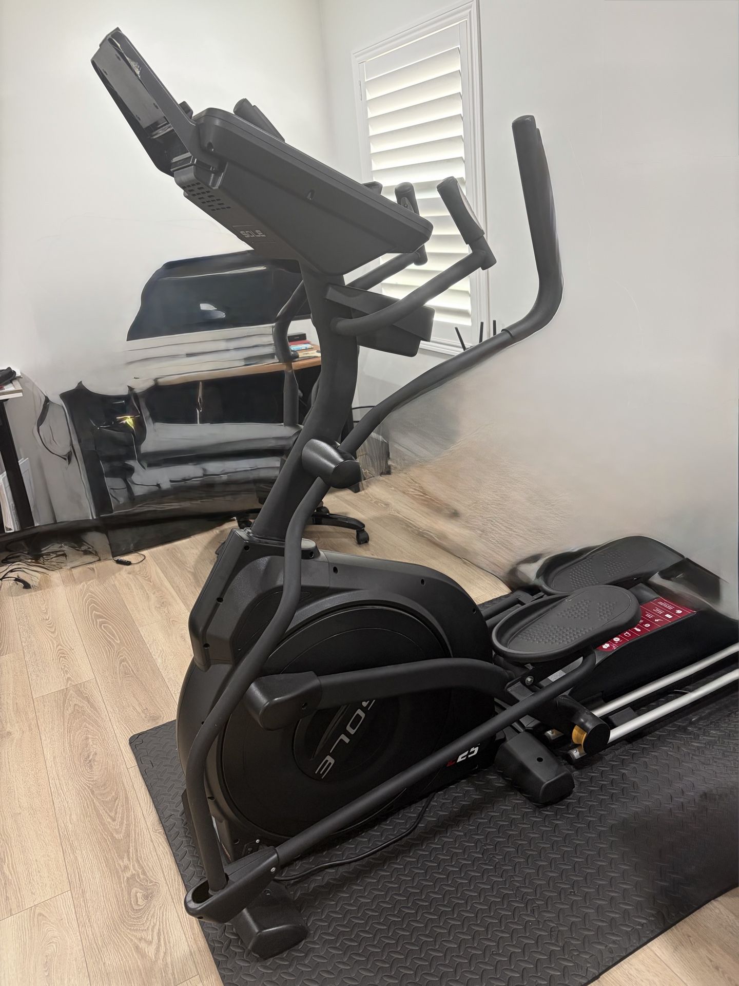 Sole E25 Elliptical Includes Mat!