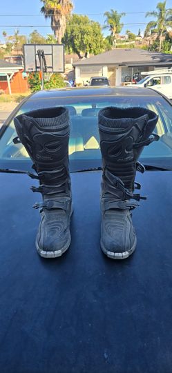 Size 13 element riding boots