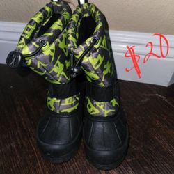 Boy's Snow Boots,  Size 12 Great Condition!