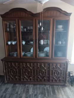 Solid Wood China Cabinet With China