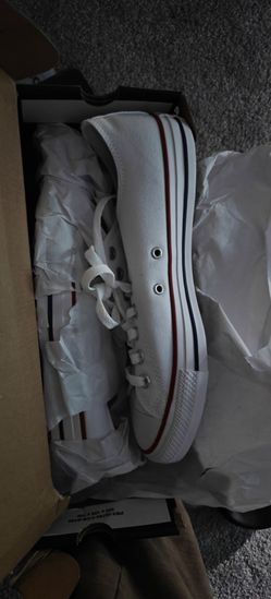 Converse white unisex size 8.5 Taylor