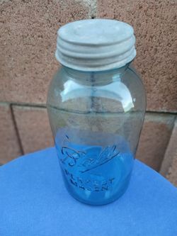 ANTIQUE BALL PERFECT MASON AQUA BLUE HALF GALLON JAR, GLASS WITH ZINC LID AND MILK WHITE INSERT