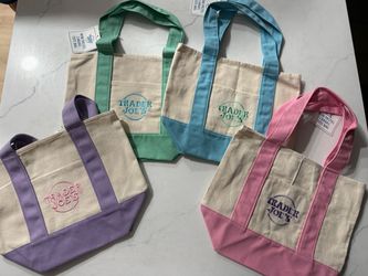 Mini pastel Trader Joe bags