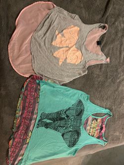 6 Women’s tank tops