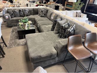 Perfect deep seating oversized sectional! ❤️☎️💙