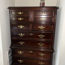 5 Pc Bedroom Set Great Condition ( Will Send Bed Soon )