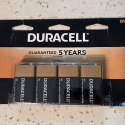 Duracell Coppertop 9V Batteries, 4 Count Pack, 9-Volt Battery with Long-lasting Power, All-Purpose Alkaline 9V Battery for Household & Office Devices