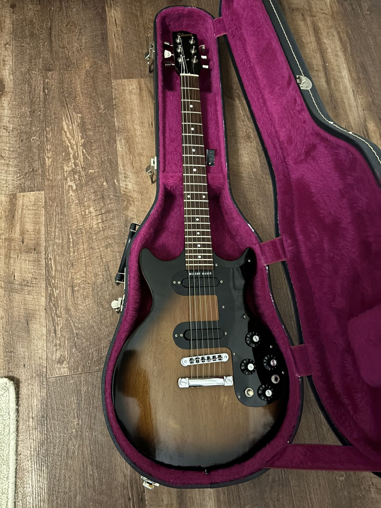 1977 Gibson Melody Maker w/ Case