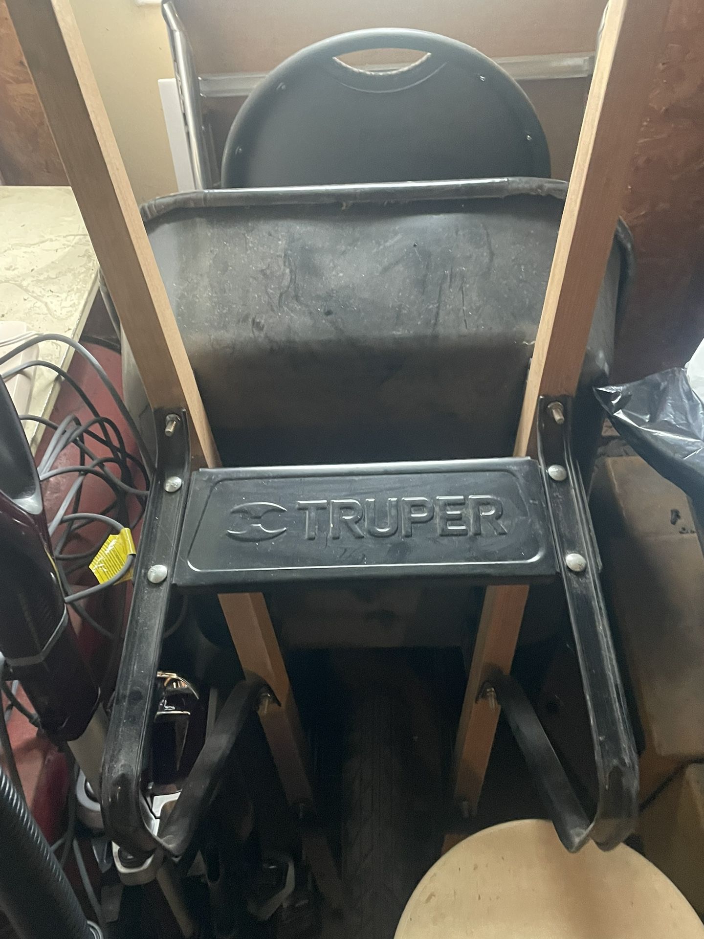 Truper Wheelbarrow