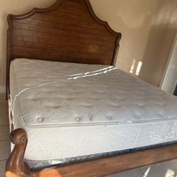 Solid Wood King Size Bed. Mattress Is Not Included 