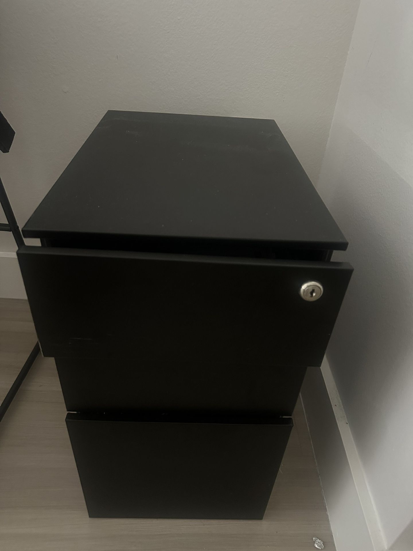 Metal Filing Cabinet With Lock