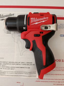 Milwaukee M12 subcompact drill