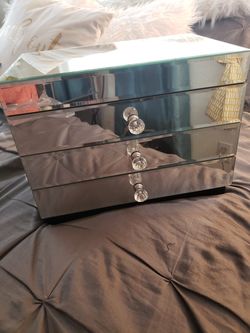 Mirror jewelry box