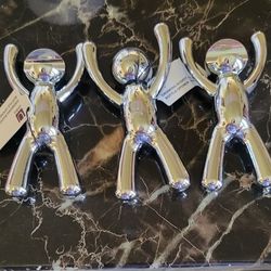 Drinking bottles opener