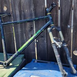 Custom 26 Inch Specialized Alloy Bike Frame With Gas Fork Carbon Seat And Specialized Handle Bar Post 