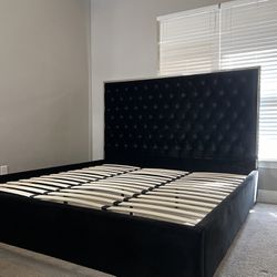 Liena Mirrored Upholstered Black Velvet King Bed