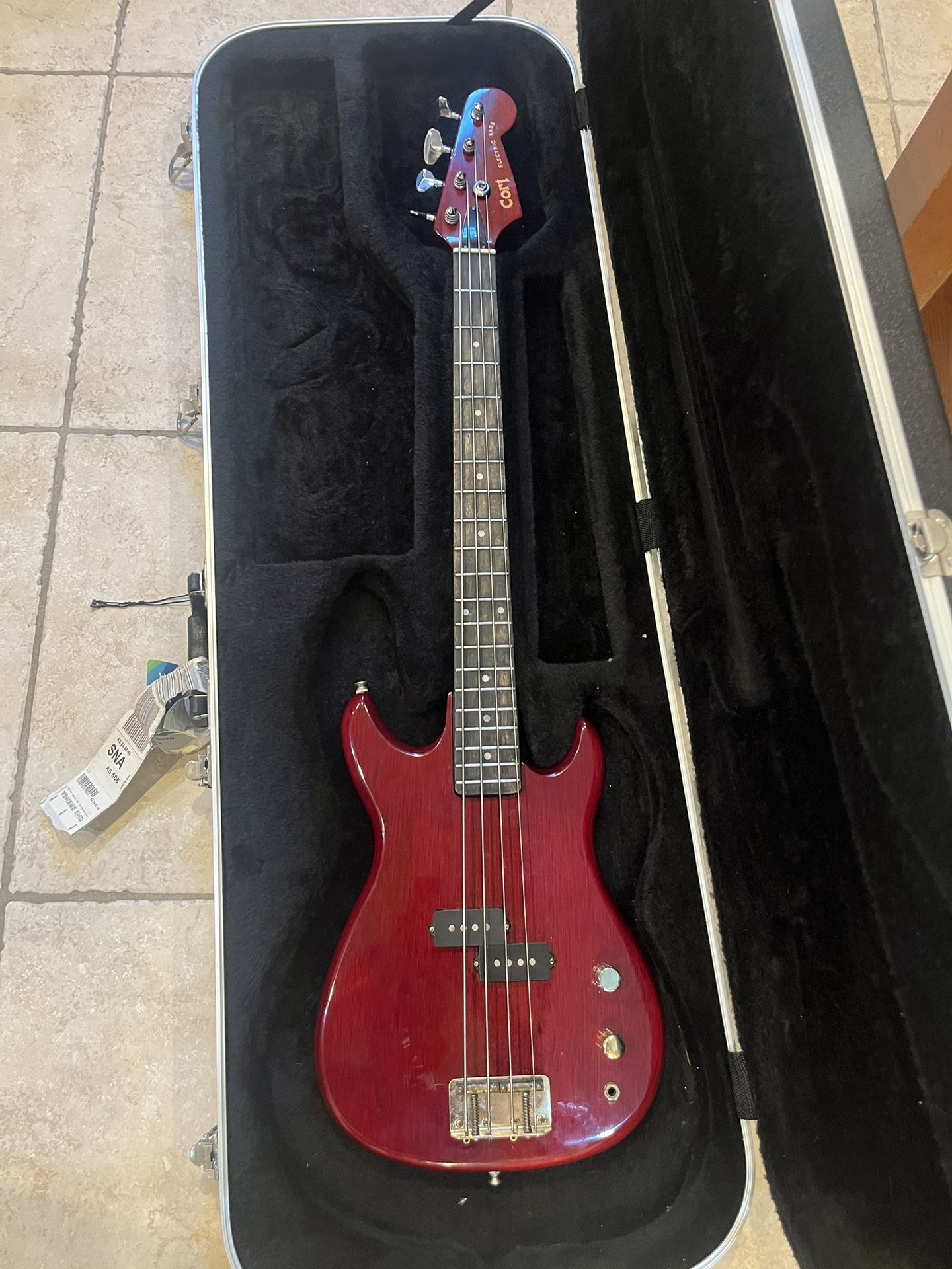 Cort Vintage Bass (MADE IN KOREA) W/ Roadrunner Bass Hardshell Case