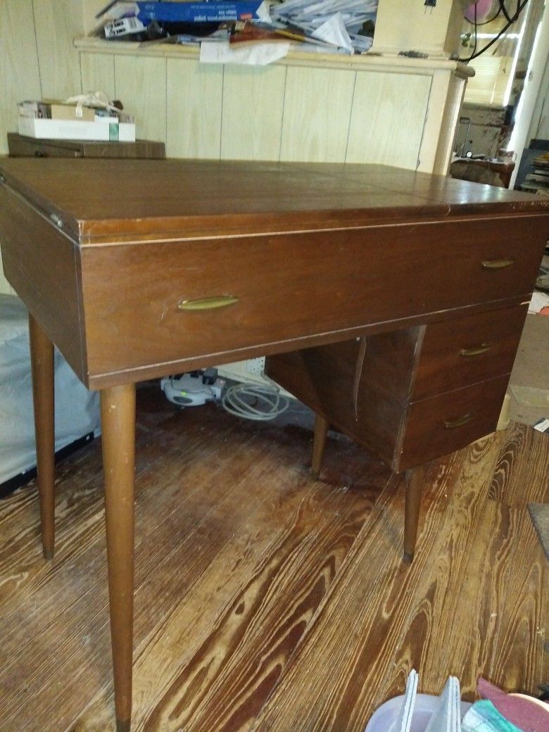 Sewing Machine Cabinet