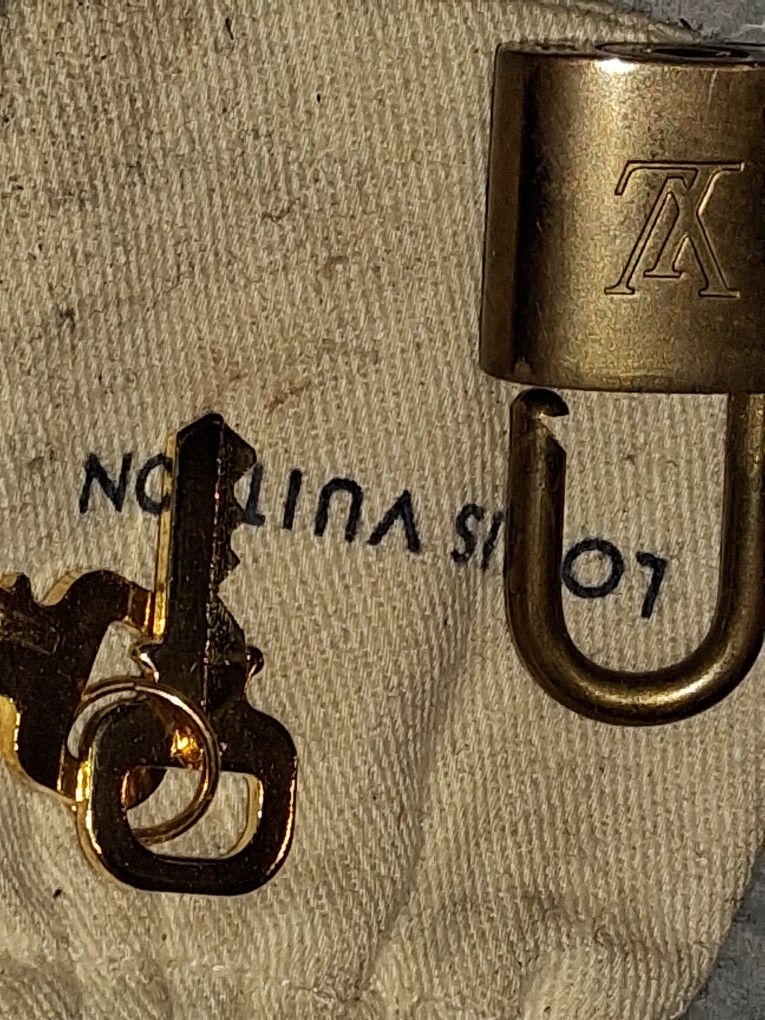 Louis Vuitton Lock And Gucci And Louis Recipients Envelopes