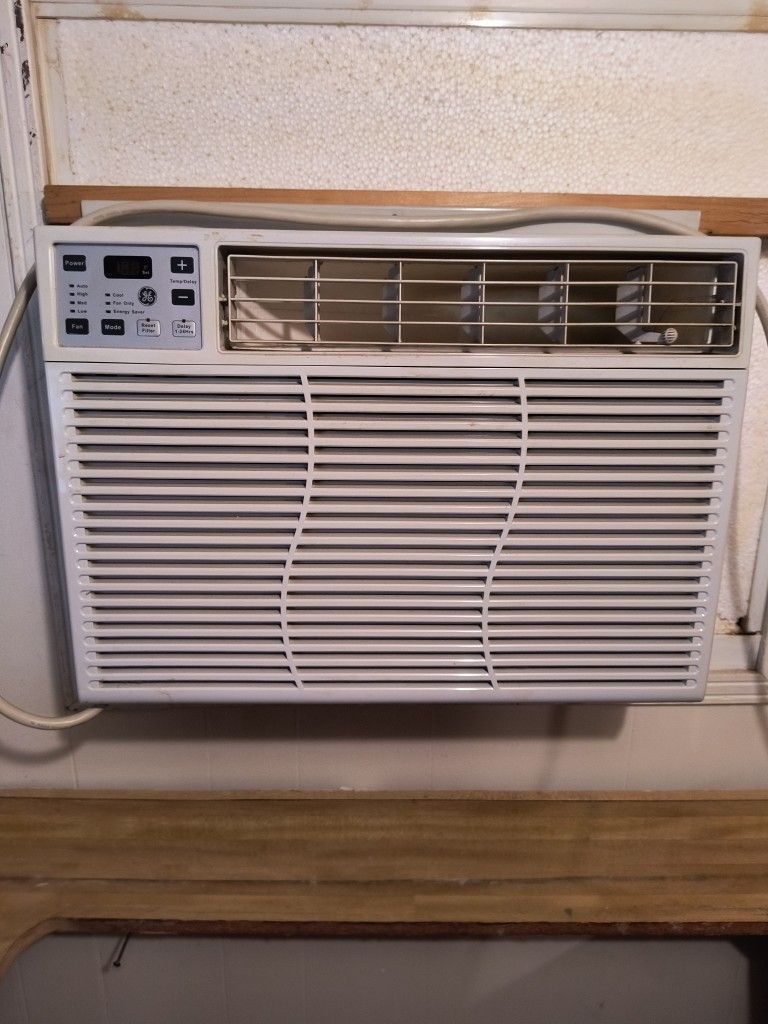 GE Window AC For Sale.. 12,050btu