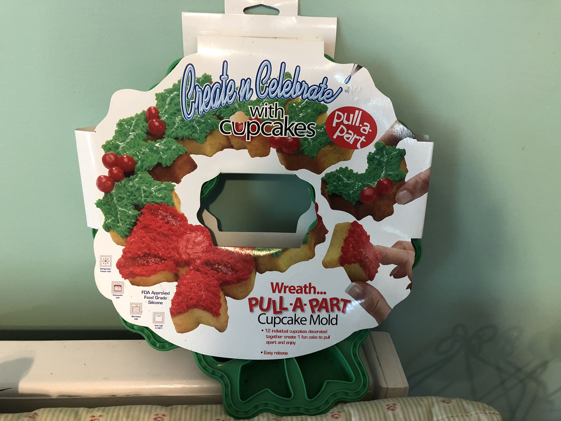 Create and Celebrate cupcake wreath mold