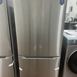 New Midea Bottom Freezer Refrigerator 30" Wide Fridge - Great!