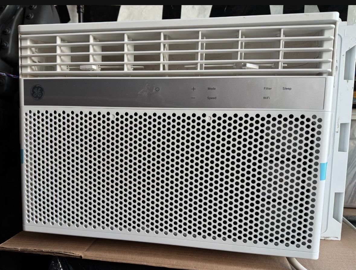 GE WINDOW AIR CONDITIONER 10,000 BTU AS NEW