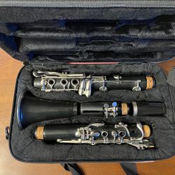 Clarinet With Case And Accessories 