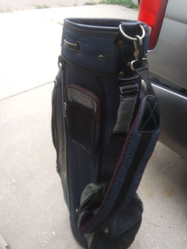 Cheap golf bag good shape for Sale in Colorado Springs, CO - OfferUp