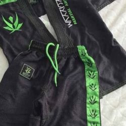 ATA KARATE SET WARRIORS SIZE 00 AND 0 LIKE NEW !