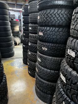 1 SEMI NEW LT 28570R17 tire for $100 PICKED UP OR $140 installed and balance. ONLY HAVE 1 OF EACH !!  285/70/17  285/70/R17 285 70 R 17 285 70 17 2857