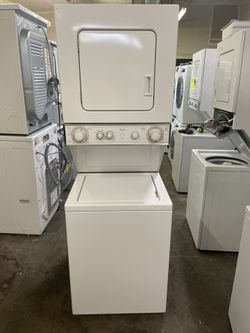 Apartment Size Stackable Washer Dryer – 220V – Clean & Ready