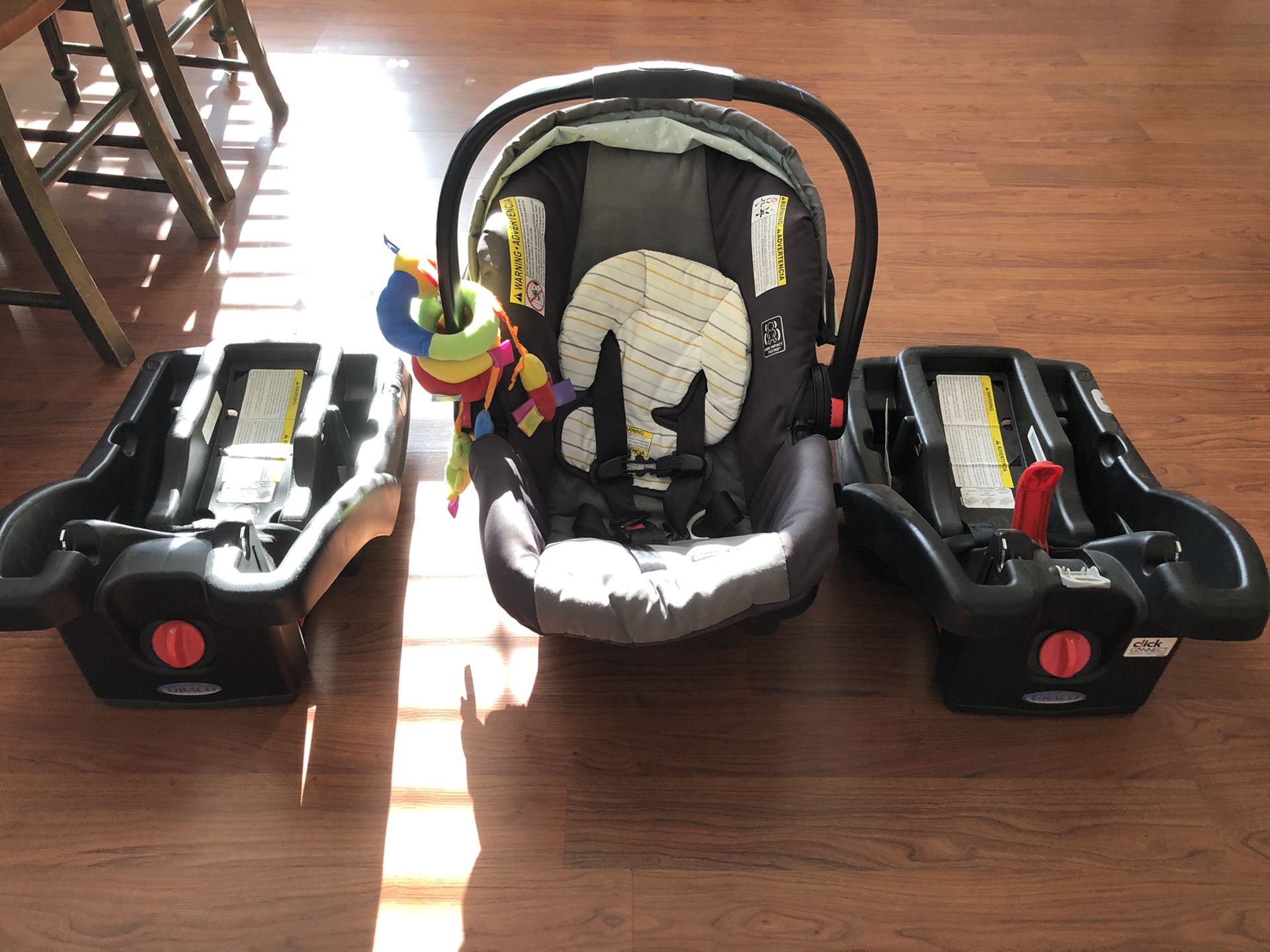 Graco Click Connect Baby Car Seat with 2 Bases