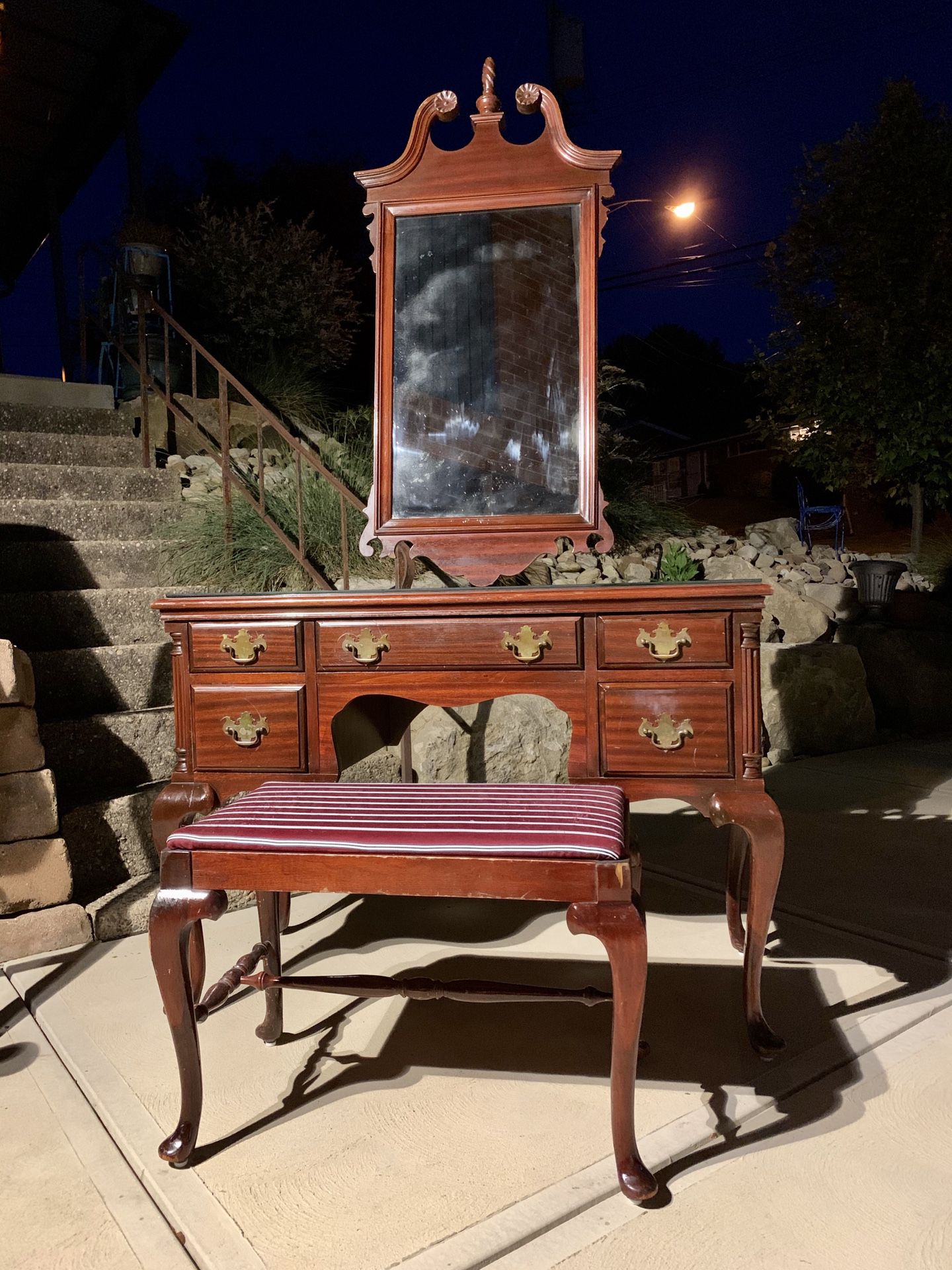 L💋💋K fabulous antique solid cherry wood vanity & stool!