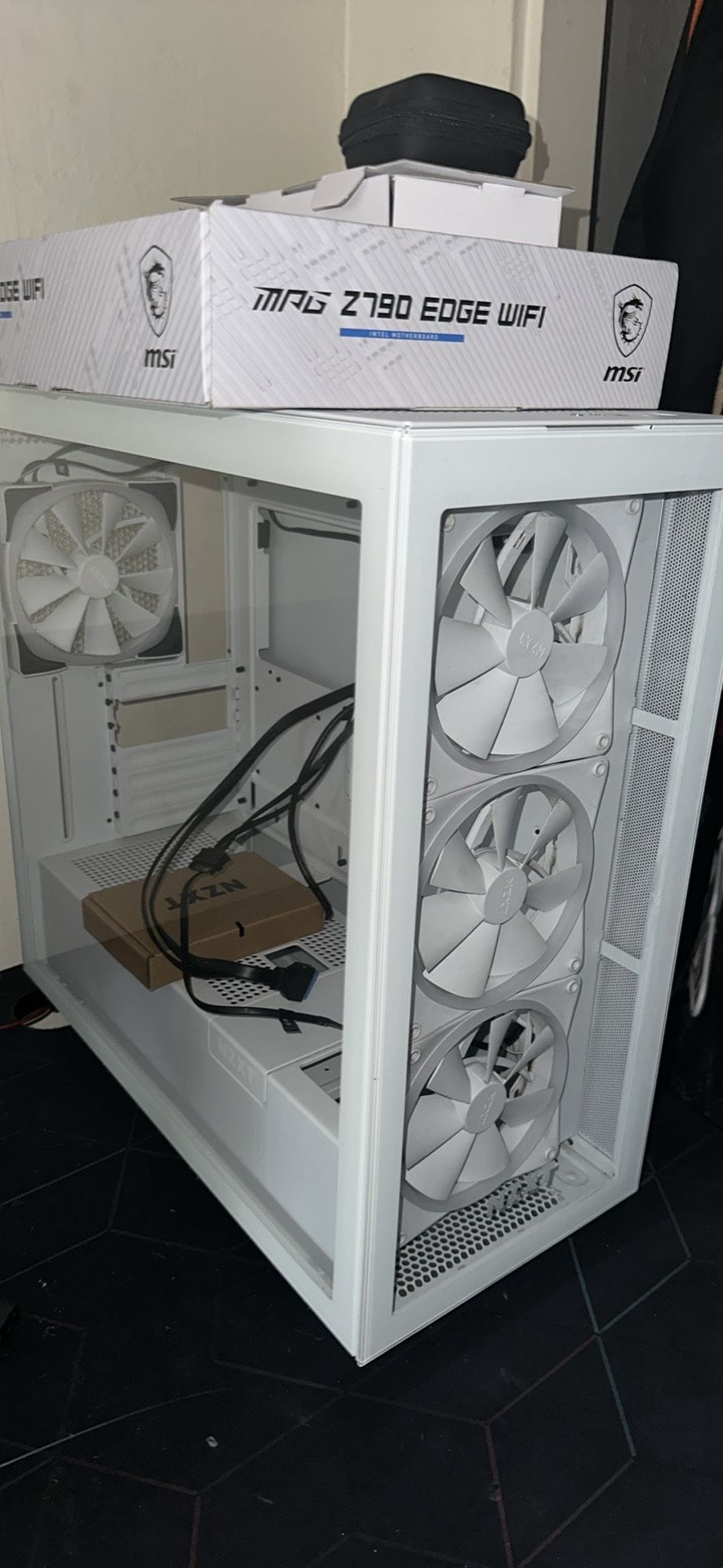 NZXT RGB FANS INCLUDED