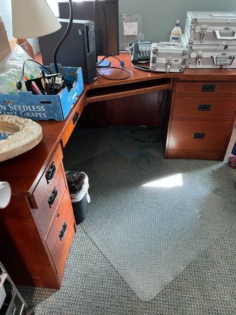 FREE Corner L-shaped Desk (Pending Pickup)