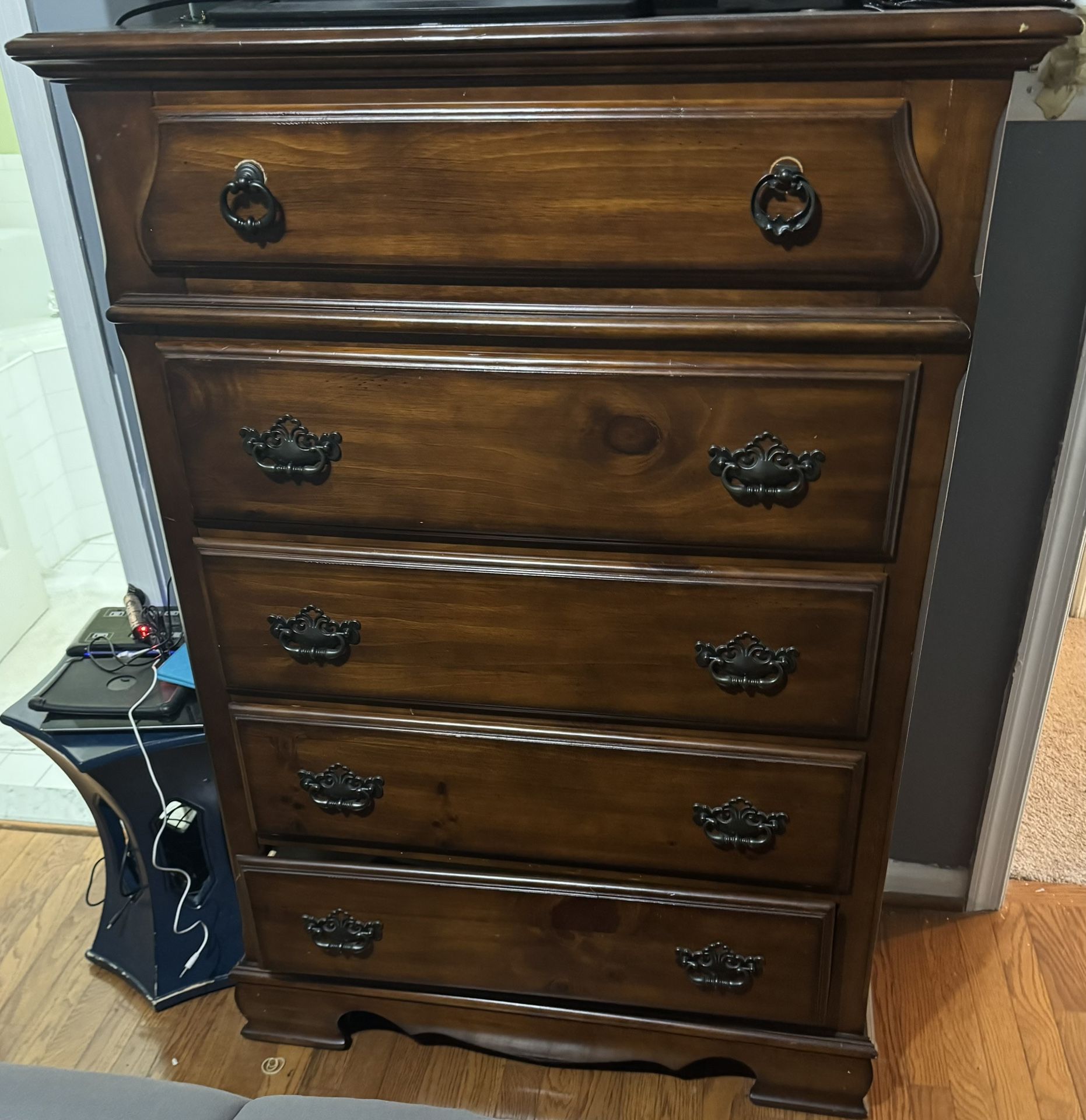 Solid Wood 5-Drawer Dresser - Great Condition
