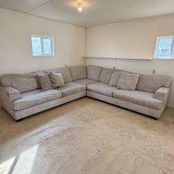 Ashley Furniture 3 pieces Sectional