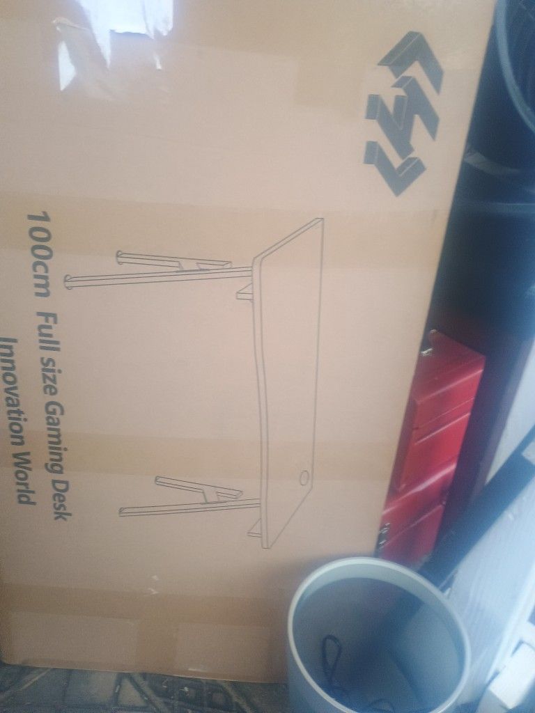 New In Box Full Size Gaming Desks Color Black 100cm
