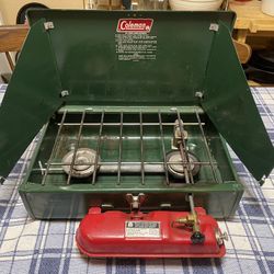 Vintage Coleman 425E twin burner stove
