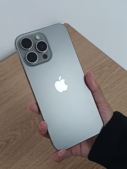 iPhone 16 Pro Max 6.9" (Unlocked) 256GB Fair Natural Titanium