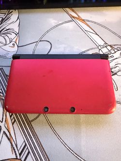 Nintendo 3DS XL in Red and Black *Screen Broken*