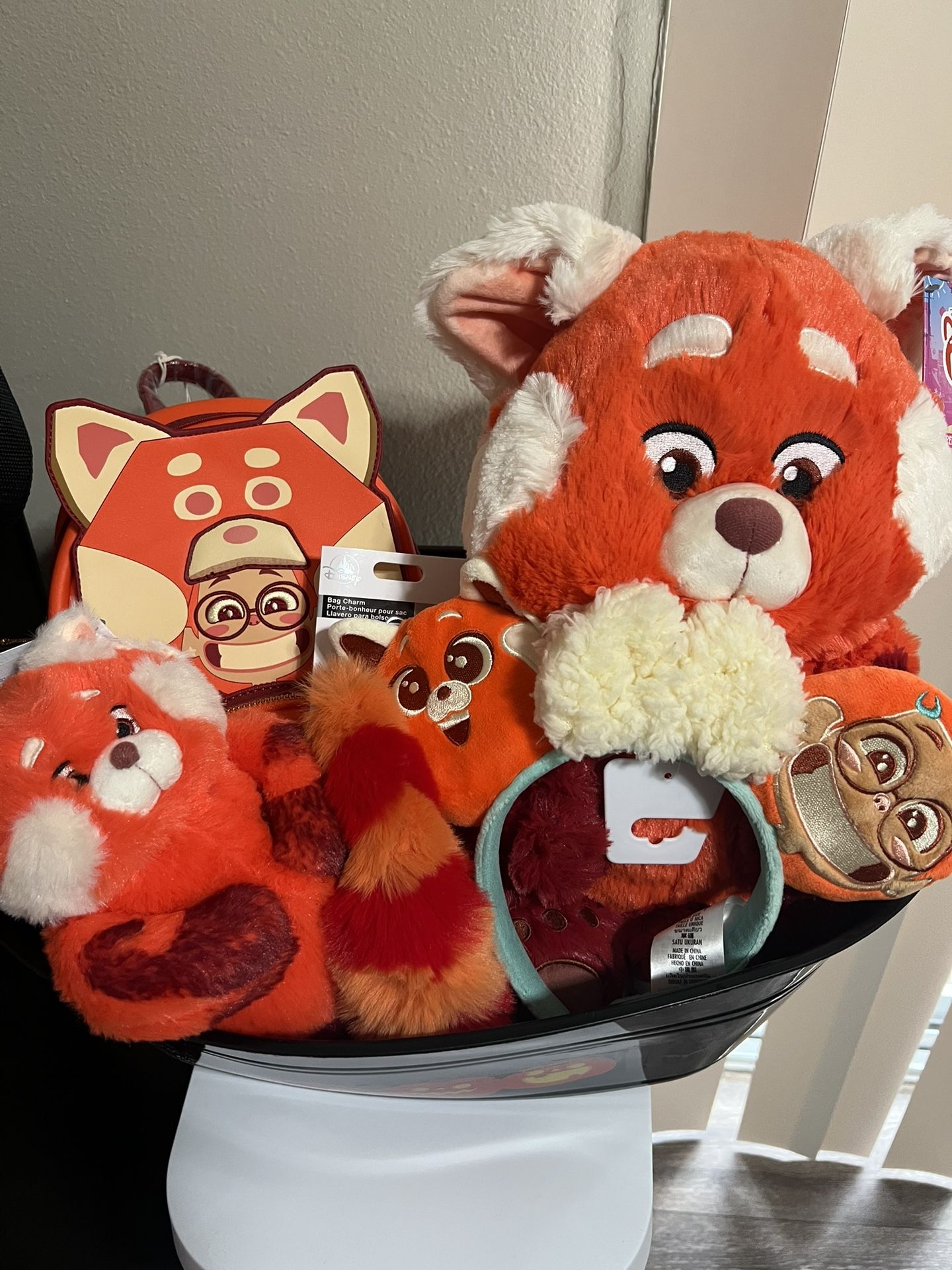 DISNEY TURNING RED SPOOKY BASKET!