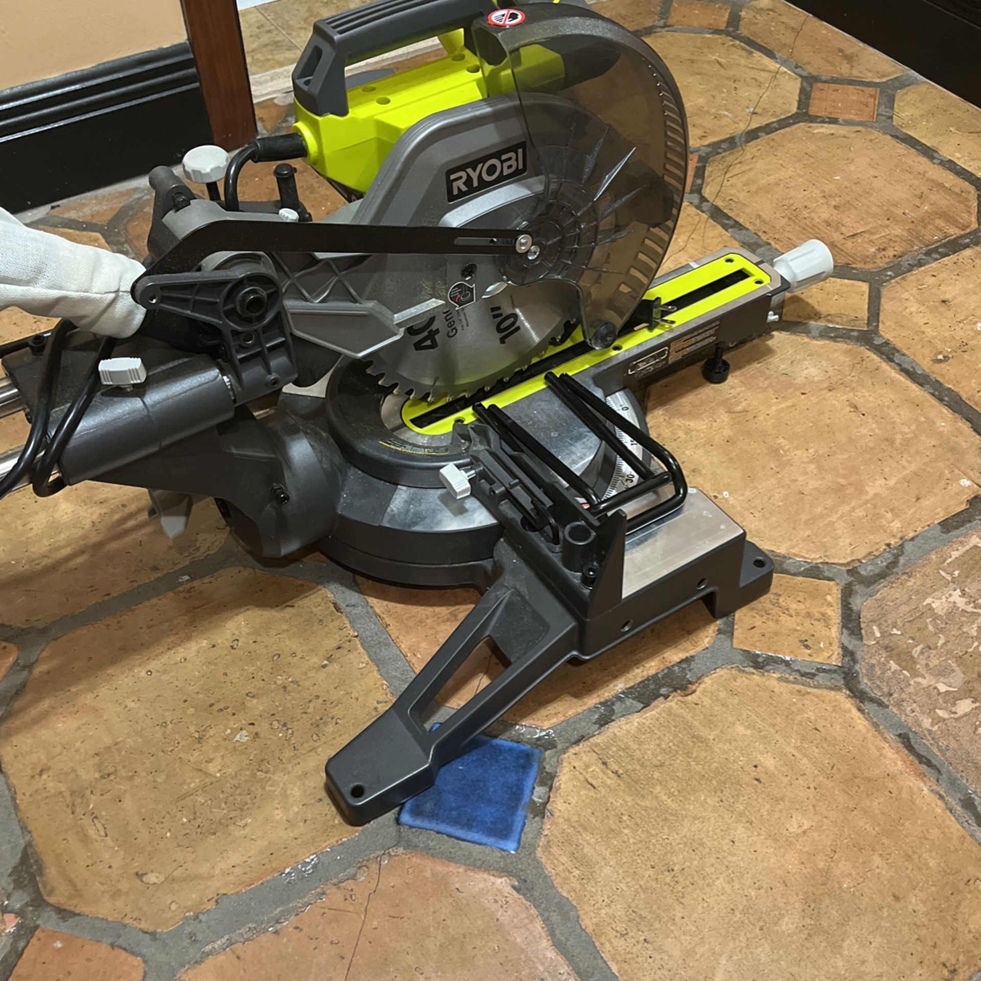 Ryobi 10in. Compound Miter Saw
